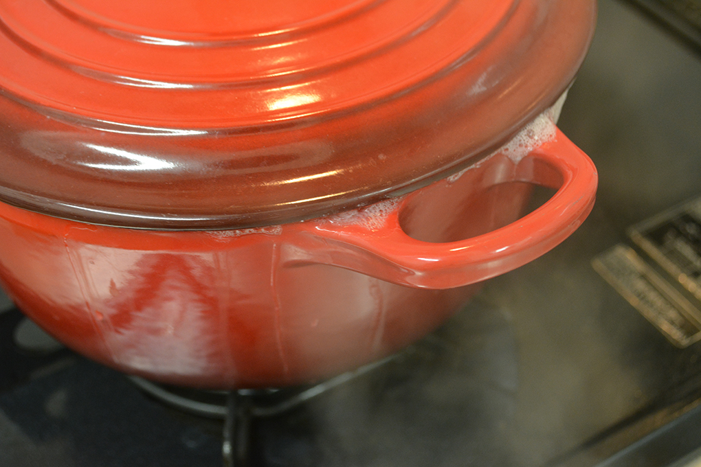 沸騰したルクルーゼの鍋